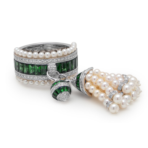 Кольцо с кисточкой из белого золота 18 карат с жемчугом, изумрудом и бриллиантом 